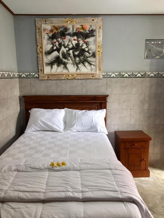 Raditya Homestay Mambat Exterior foto