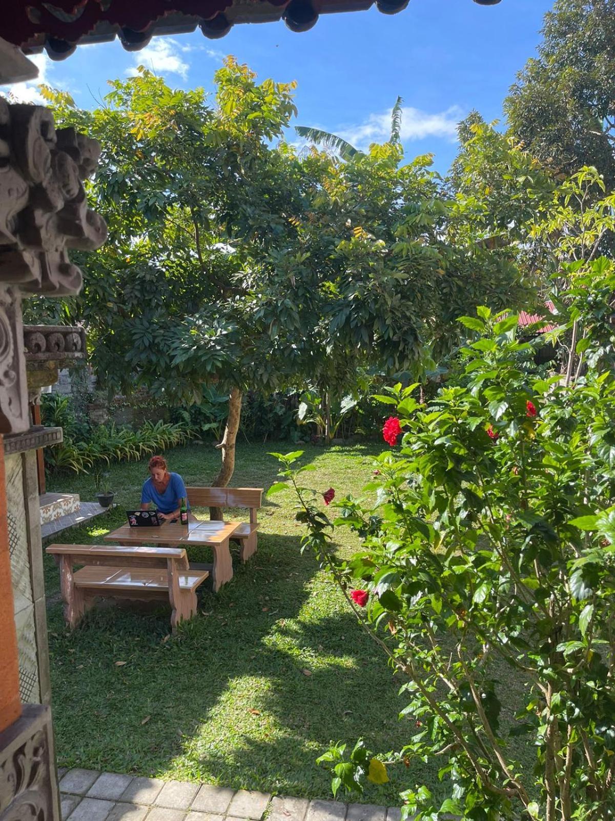 Raditya Homestay Mambat Exterior foto