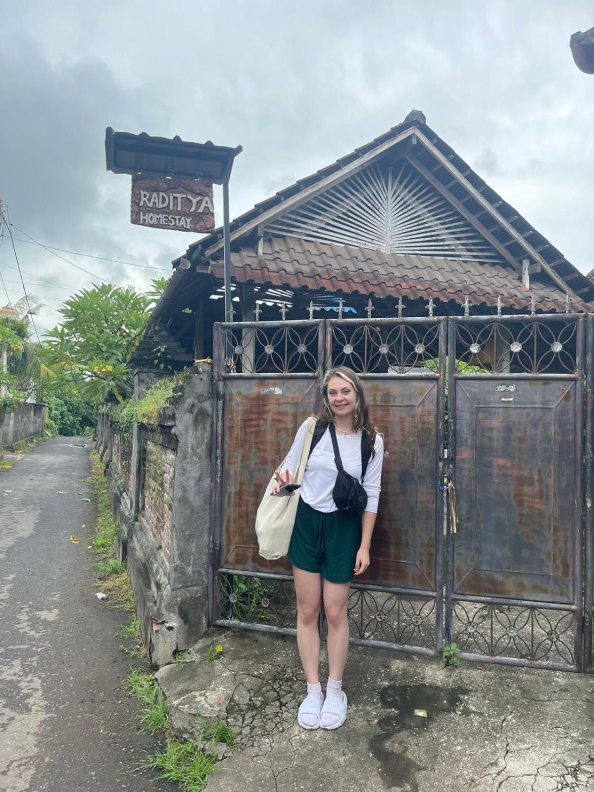 Raditya Homestay Mambat Exterior foto
